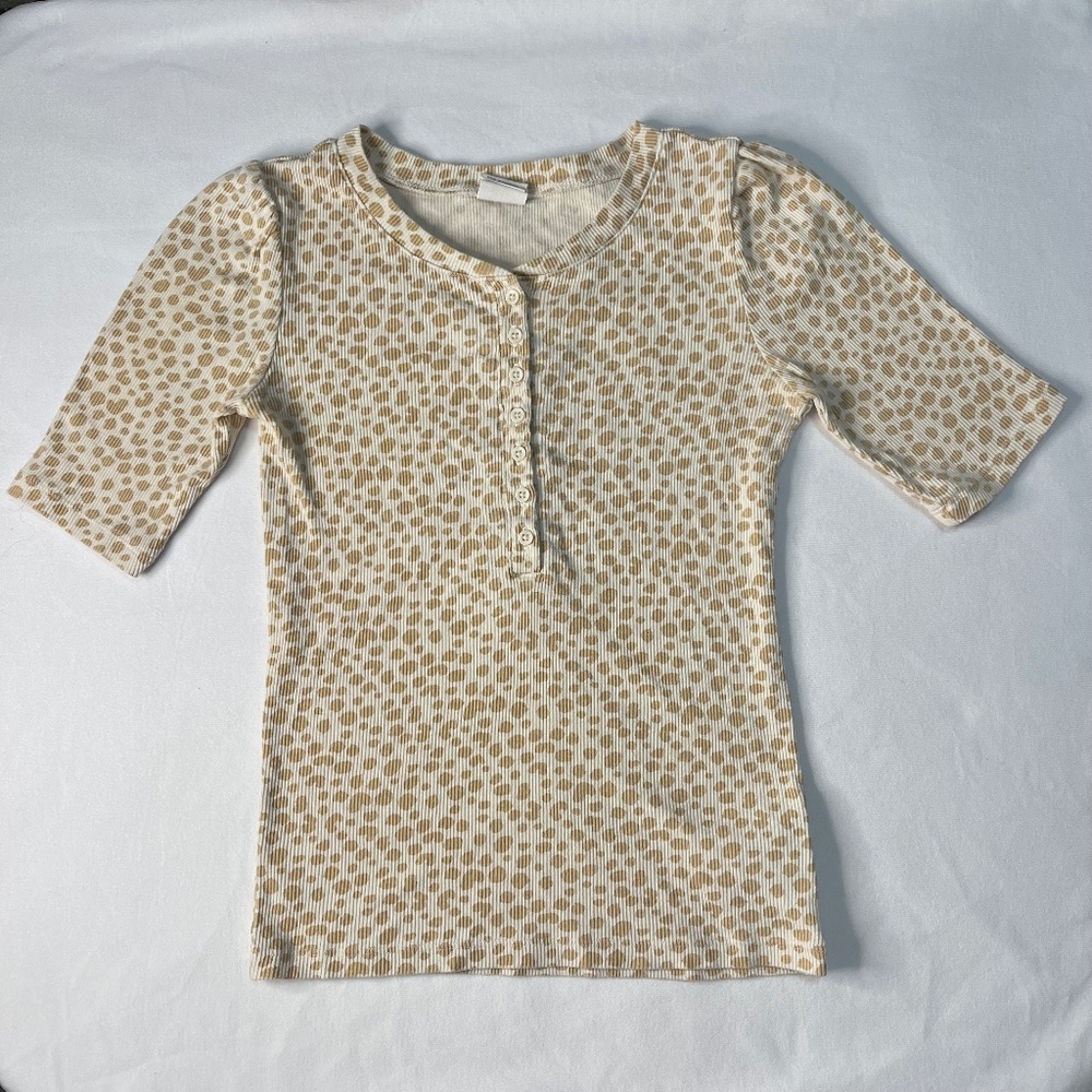 Gap Girls Size 12 XL t-shirt with buttons leopard/ cheetah print